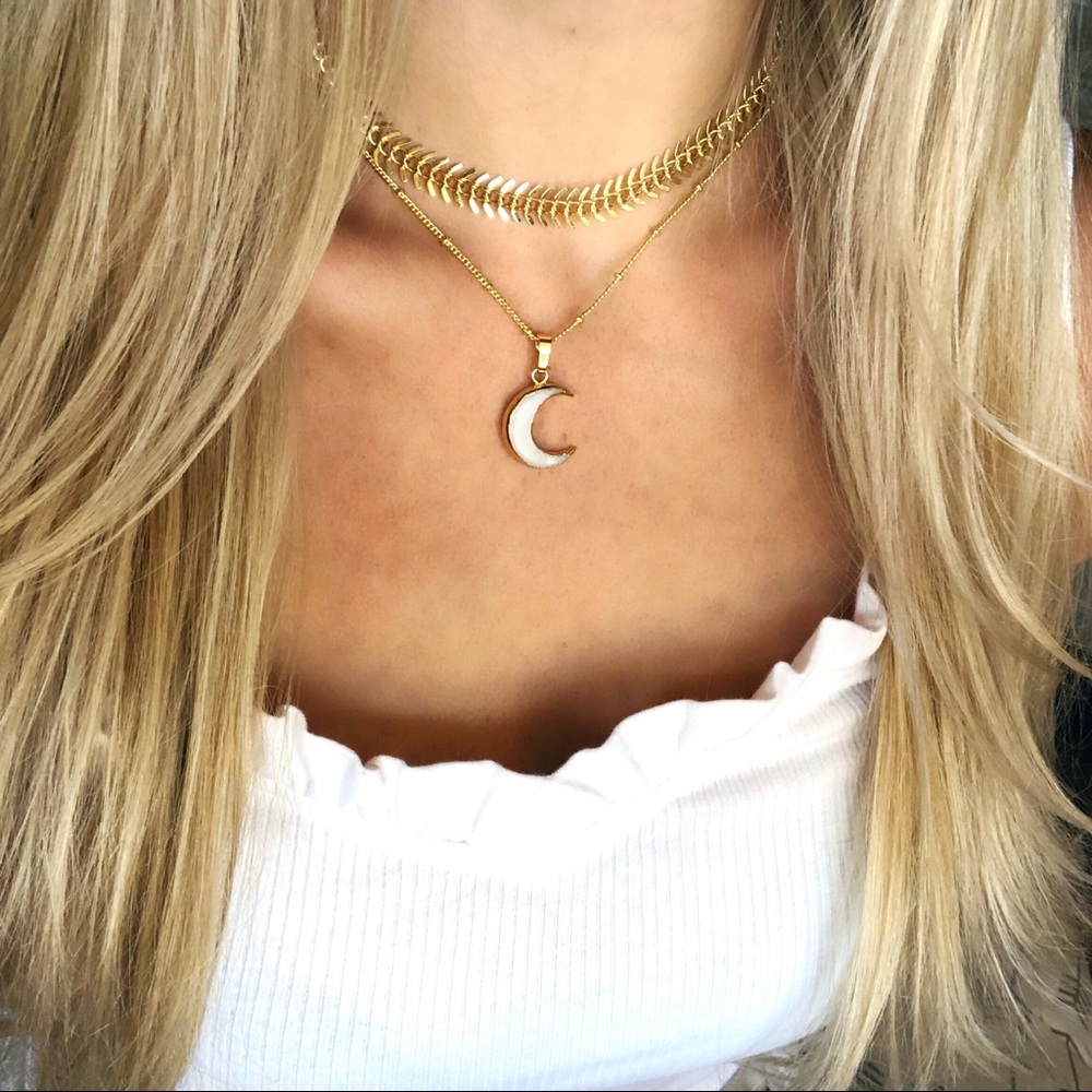 Dainty 24K GP Shell Crescent Moon Necklace - Picture 5 of 6